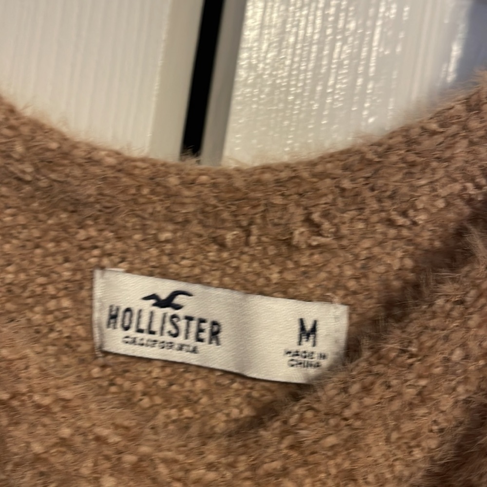 NWOT Hollister cropped sleeveless tank in beige - Picture 2 of 6